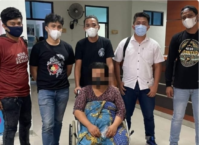 Seoarang IRT di amankan Satuan Res Kriminal (Reskrim) Polres Bulukumba usai mencuri uang dan emas dipasar sentral, Rabu (25/08) kemarin