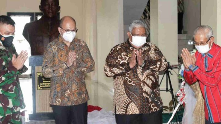 Suasana peresmian patung mantan Presiden Soekarno. Foto: Dinas Kominfo Sultra