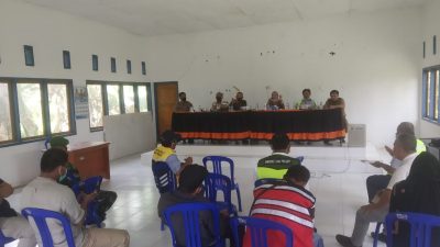 Pertemuan Warga dengan PT Wika, PT Hutama Karya dan pihak Balai Pengawasan Sungai (BWS) IV Sultra,