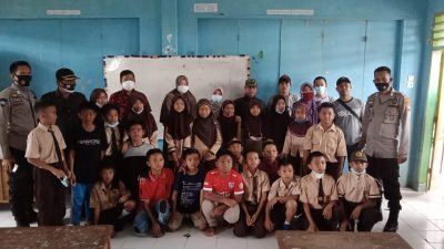 Inilah para saat di dampingi petugas Polsek Bulukumpa melakukan visum, mereka diduga dianiaya Oknum Kepseknya