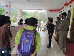 PERKARA Gelar Aksi Unjuk Rasa Menuntut Kendaraan Dinas Bupati Enrekang Dikembalikan