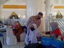 Kapolres Gowa Pantau Langsung Pelaksanaan Vaksinasi Merdeka di Masjid Agung Syech Yusuf