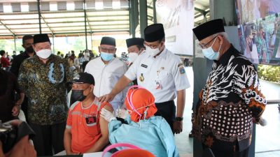 Gubernur Anies Baswedan Kunjungin Vaksinasi Massal LDII di Ponpes Minhaajurrosyidin Jakarta