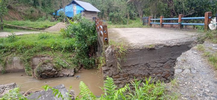 Jembatan Terputus di Iwomea Kecamatan Tinondo