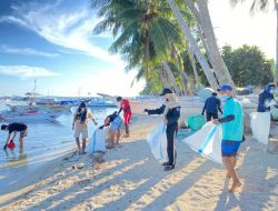 Antusia Ikut Aksi Bersih Bersih, Masyarakat Pulau Gondong Bali Sambut Hangat Tim WCD Sulsel 2021