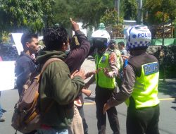 HMI Blokade Jalan Trans Sulawesi Kabupaten Majene