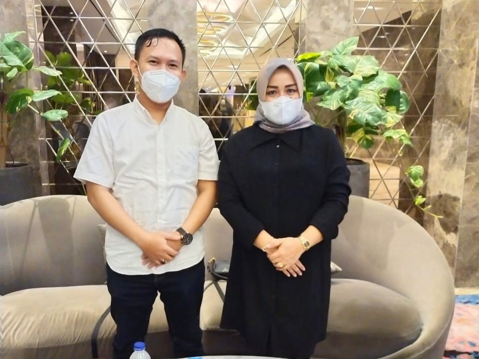 Bupati Kolaka Timur, Andi Merya Nur bersama Ketua KNPI Koltim Subiran Paridamos saat bertemu di Jakarta
