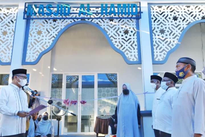 Wali Kota Kendari mengukuhkan secara langsung Pengurus dan Anggota Majelis Ta'lim Masjid Al-Hamid.