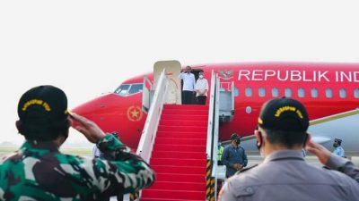 Presiden tiba di Bandar Udara Internasional Komodo, Labuan Bajo Manggarai Barat Provinsi Nusa Tenggara Timur,