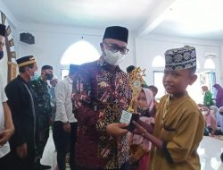 Hadiri Maulid Nabi di Desa Sumber Makmur, Bupati Lutim Ajak Warga Jaga Persatuan