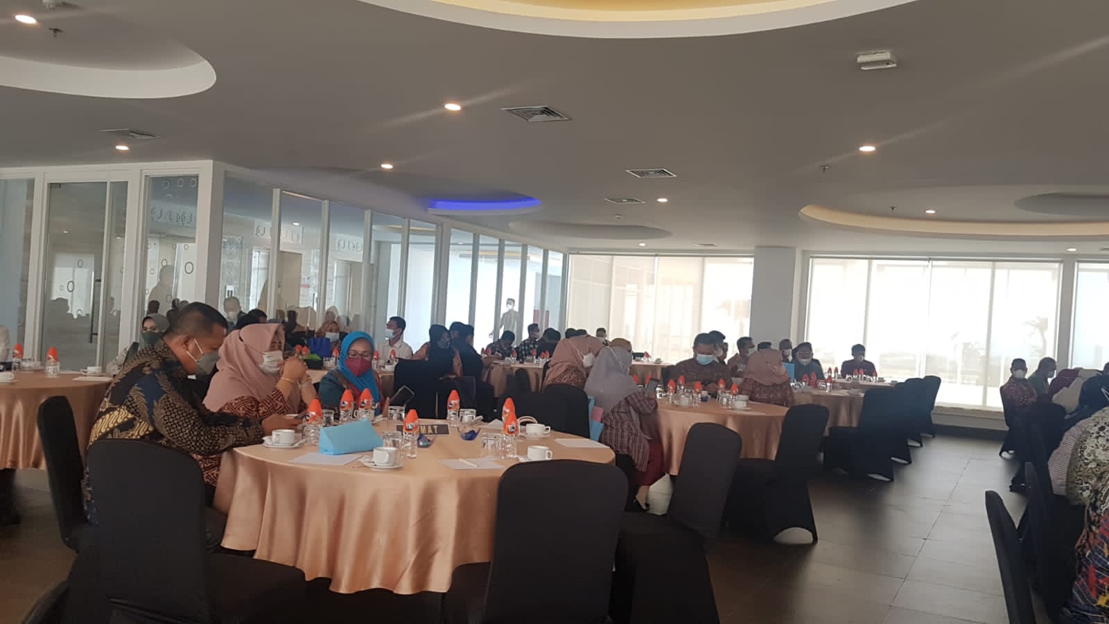 Bimtek Pendampingan Penyusunan Renstra Perangkat Daerah Kabupaten Majene Tahun 2021-2026 di Hotel Four Point By Sheraton Makassar, Sabtu (2/10/2021).