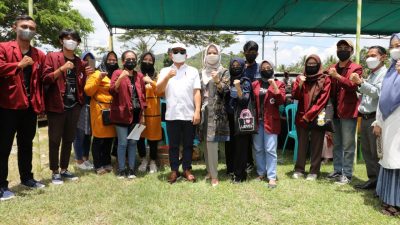 Kunjungi Gorontalo, Menteri Suharso Tinjau Vaksinasi Hingga Lokasi Banjir Talumelito