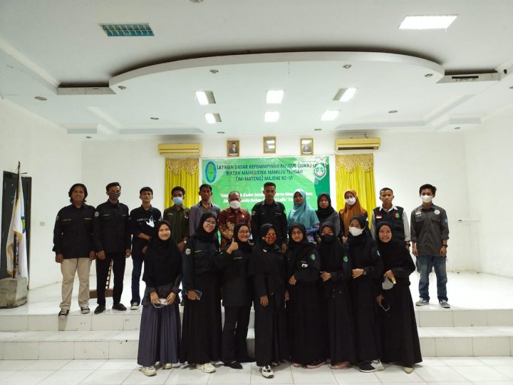Foto brsama usai pembukaan latihan dasar kepemimpinan khusus (LDKK) ke VI Ikatan Mahasiswa Mateng-Majene