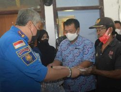 Bupati Pinrang Serahkan Bantuan Korban Angin Puting Beliung di Leppangang