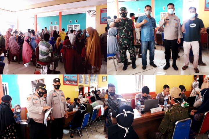Vaksinasi massal di kantor Desa Lambo Lemo, Ahad (19/12/2021)