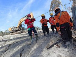 Senkom Rescue Dalam Operasi Pencarian Korban Erupsi Gunung Sumeru