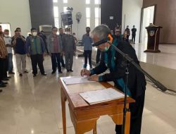 Pj Bupati Koltim Sahkan 580 Anggota BPD Se- Kolaka Timur