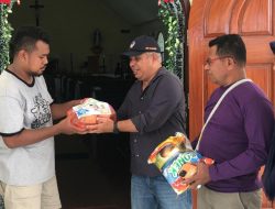 Ketua DPW Nasdem Papua Barat Salurkan 1.000 Paket Bingkisan Natal di Kaimana