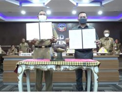 Didampingi Ketua DPRD dan Sekda, Bupati Kolaka Hadiri Penyerahan LHP Dari BPK Perwakilan Sultra