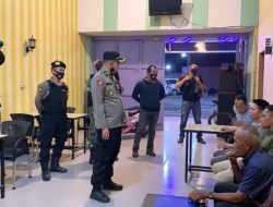 Personil Gabungan Razia Tempat Hiburan Malam Amankan Ratusan Botol Miras