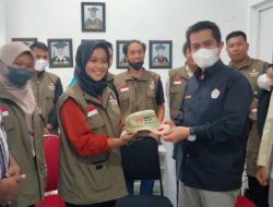 Penerimaan Secara Simbolis 17 Mahasiswa Universitas Tomakaka Peserta Pejuang Muda