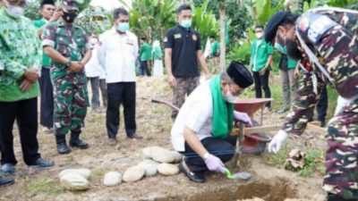 Wakili Bupati, Sekda Lutim Letakkan Batu Pertama Pembangunan Sekretariat GP Ansor
