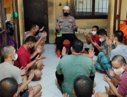Harap Tidak Terjerumus Lagi, Kasi Humas Beri Bimbingan Rohani Kepada Tahanan Polres Bulukumba