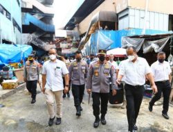 Tinjau Pasar Minggu, Kapolri Pastikan Stok Minyak Curah Untuk Warga Aman