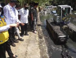 Tak Ingin Hanya Terima Laporan Dari OPD, Bupati Mamuju Sidak Pekerjaan Dinas PU