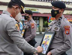Melalui Upacara, Dua Personil Polrestabes Makassar Diberhentikan Tidak Dengan Hormat