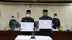 Hadiri Rapat Paripurna DPRD, Bupati Lutim Sampaikan Pendapat Ahir Atas Ranperda Tahap 111 Propemperda 2021
