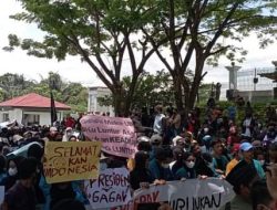 Gelar Aksi 11 April Di Gedung DPRD Sulbar, Massa Aksi Membawa 12 Tuntutan