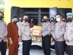 Kapolres Serahkan Paket Lebaran Kepada Personel dan ASN Polres Bulukumba