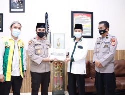 Kapolres Bulukumba Serahkan Zakat Fitrah Dan Infaq Ke Baznas