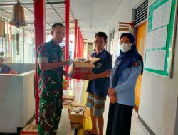 KODIM 1410-Personil Kodim 1410/Btg Berbagi Takjil Buka Puasa di Rutan Kelas II B Bantaeng