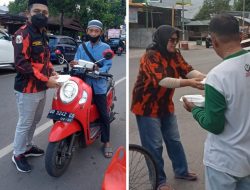 Warnai Hari Libur, SAPMA dan Srikandi PP Bantaeng Turut Berbagi Nasi Kotak