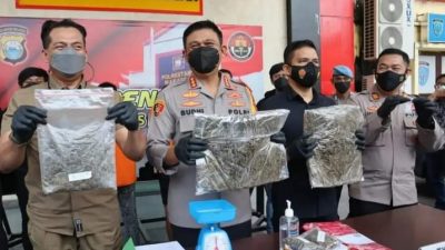 Gagalkan Peredaran Narkoba, Polrestabes Makassar Tangkap 2 Pelaku dan Sita 1,8 Kg Ganja