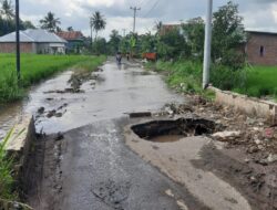 Diduga Akibat Truk Pengangkut Galian C, Jalan Rusak di Desa Mamampang Dikeluhkan Pengguna Jalan