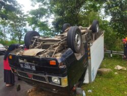 Lagi, Mobil Box Terbalik Di Batu Boddong Usai Rem Blong