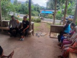 Wujud Empati, Kapolsek Eremerasa Kunjungi Kediaman Keluarga Korban Orang Hilang di Kampung Durian