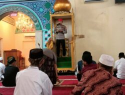 Kanit Bhabinkamtibmas Polres Bantaeng Jadi Khatib Jum’at di Masjid Raya, Ini yang Disampaikan