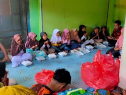 Jum’at Berkah, Kader PP Ranting Nipa-nipa Bagikan Nasi Siap saji Kepada Santri