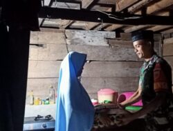 Babinsa Kodim 1410 Bantaeng Berikan Sembako kepada Warga Binaan Lewat Serbuan Subuh