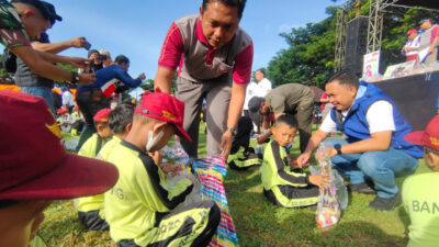 Cegah Stunting, Polres Bantaeng Berikan Susu Untuk Anak PAUD, Ibu Hamil, dan Remaja Putri