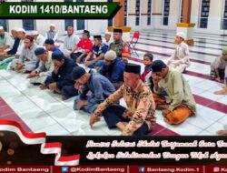 Komsos Setelah Sholat Berjamaah Cara Babinsa Lakukan Silaturahmi Dengan Tokoh Agama