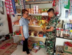 Cek Harga Sembako, Babinsa 1410/Bantaeng 02/Eremerasa Lakukan Komsos ke Kios Pedagang