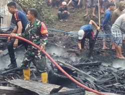 Babinsa Kodim 1410/Bantaeng Bantu Padamkan Kebakaran Rumah Warga