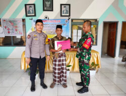 Babinsa Kodim 1410/Bantaeng Korem 141/Tp Melaksanakan Pendampingan Penyaluran Bantuan BLT-DD