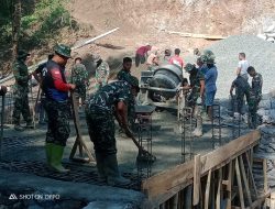 Bersama Warga, Satgas TMMD ke-118 Kodim 1410/Bantaeng Kompak Selesaikan Pengecoran Jembatan