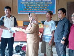 DKP Majene Kembali Salurkan Bantuan Alat Tangkap Untuk Kelompok Usaha Nelayan di Desa Bukit Samang
